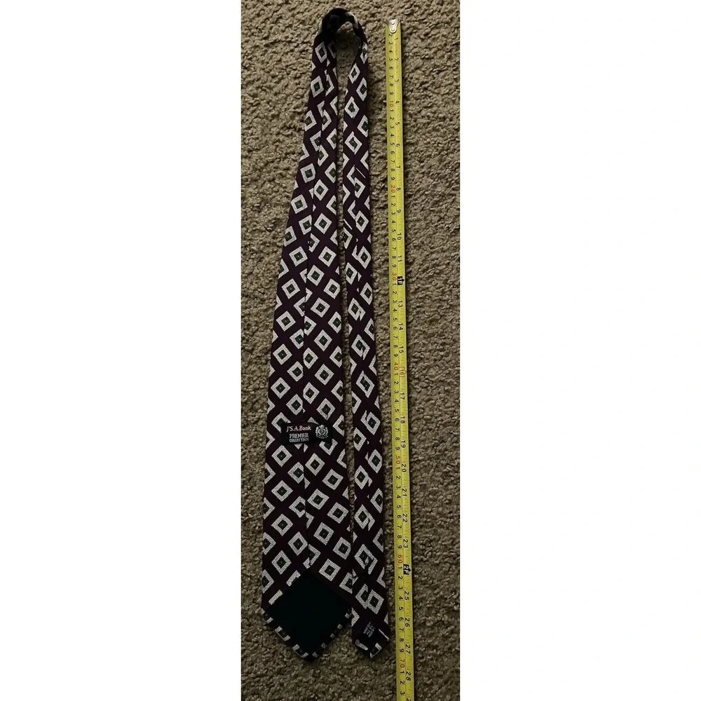 Jos A Bank Premier Collection Neckwear Tie Purple Diamond USA 100% Silk JBHS